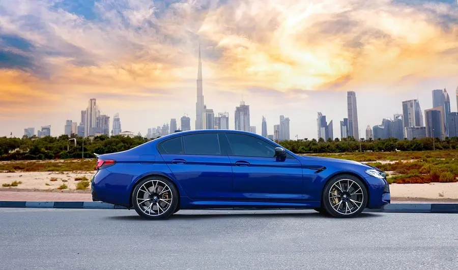 سياراه بي إم دبليو إم 5 كومبتشن 