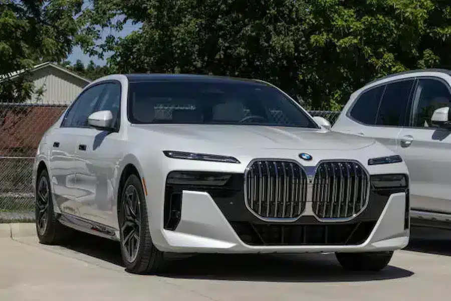BMW 740i 2024