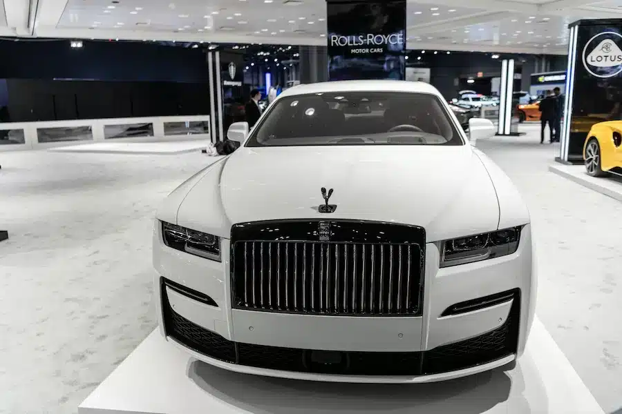 dubai rent rolls royce
