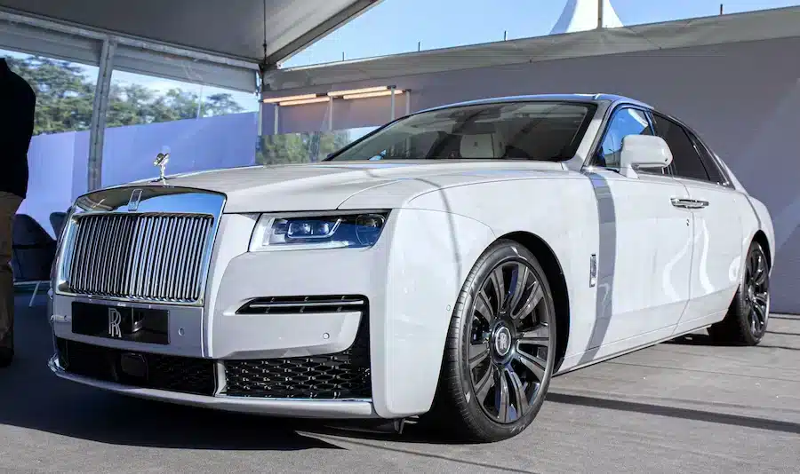 dubai rent rolls royce