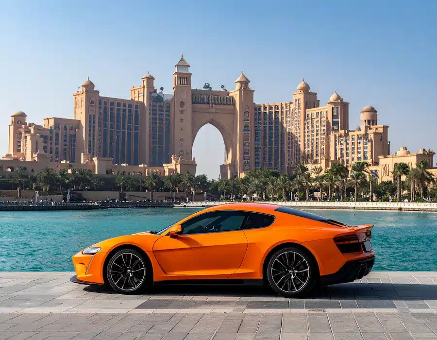 سيارة مكلارين أرتورا فى دبي للايجار